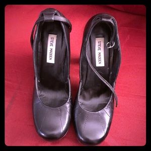 Steve Madden Women's Black Leather Ankle-Strap Pumps